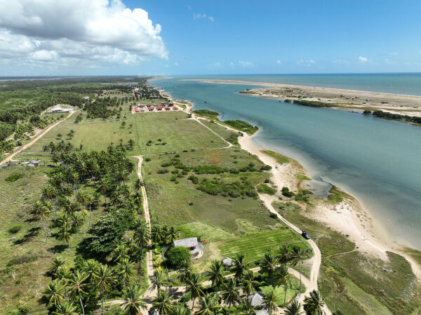 Imagem 3 de Terreno frente mar na Ilha do Guajiru